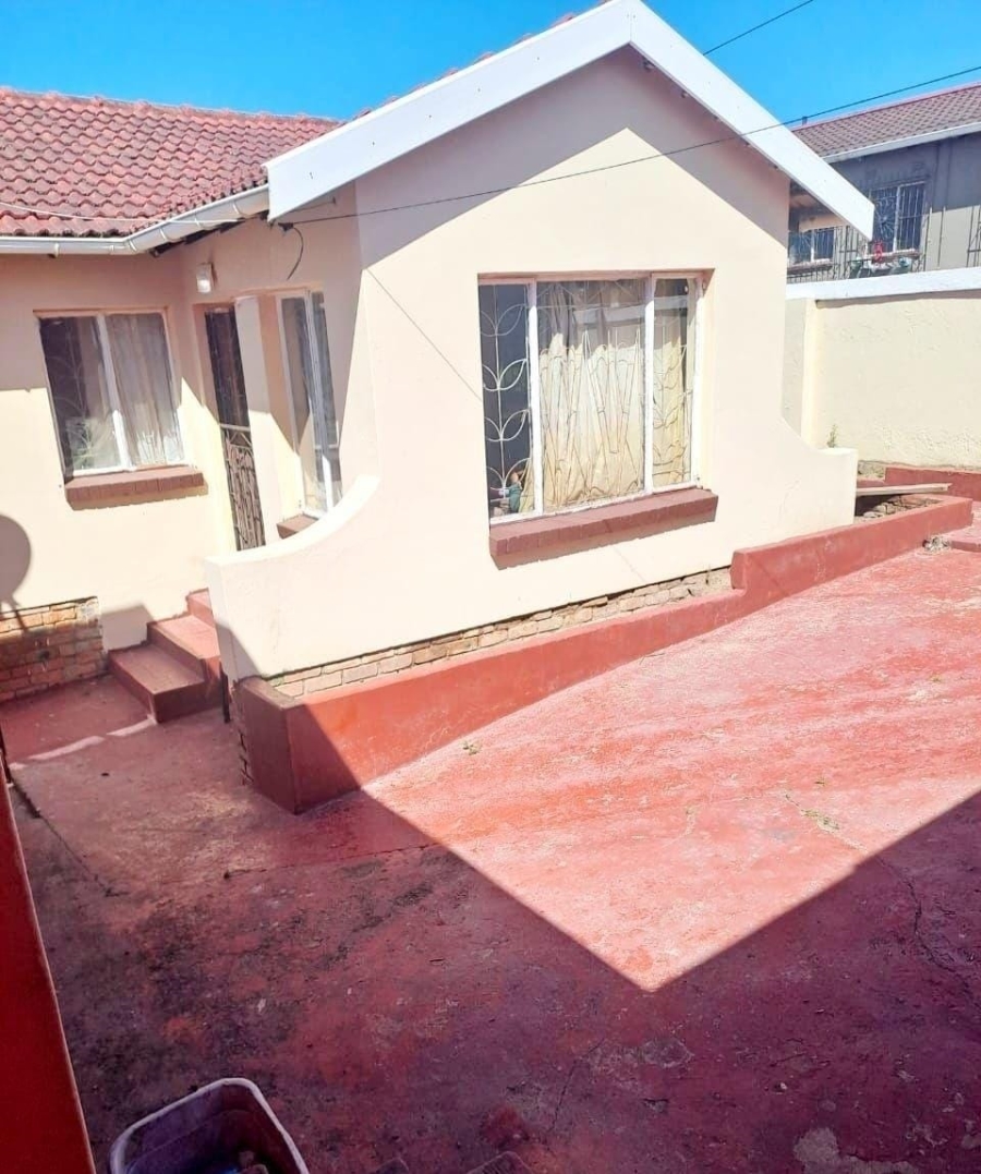 5 Bedroom Property for Sale in Mdantsane Nu 17 Eastern Cape